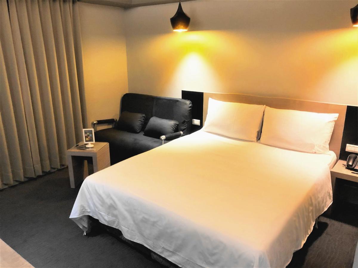 Kiwi Express Hotel - Jiuru Rd Kaohsziung Kültér fotó