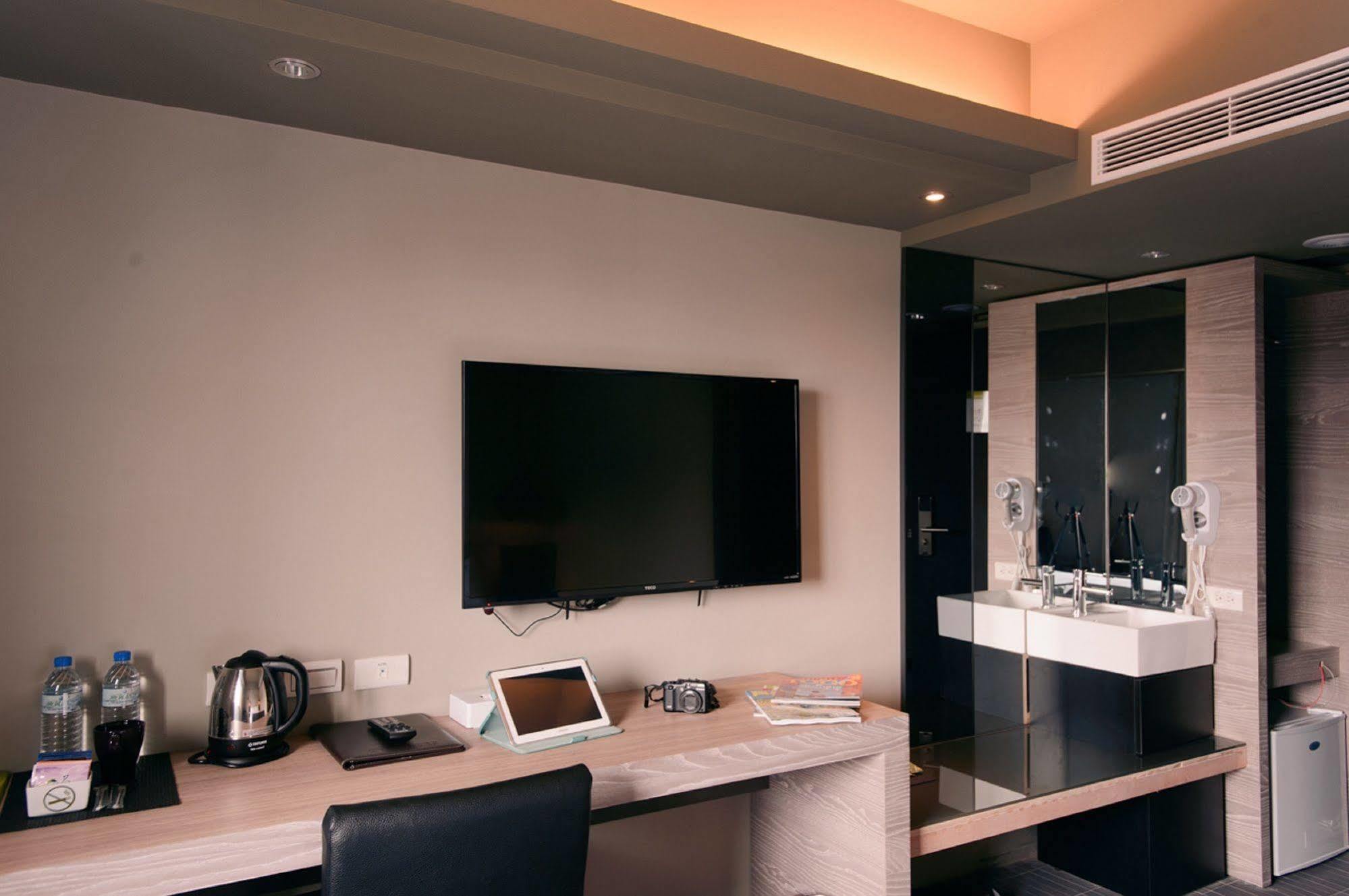 Kiwi Express Hotel - Jiuru Rd Kaohsziung Kültér fotó