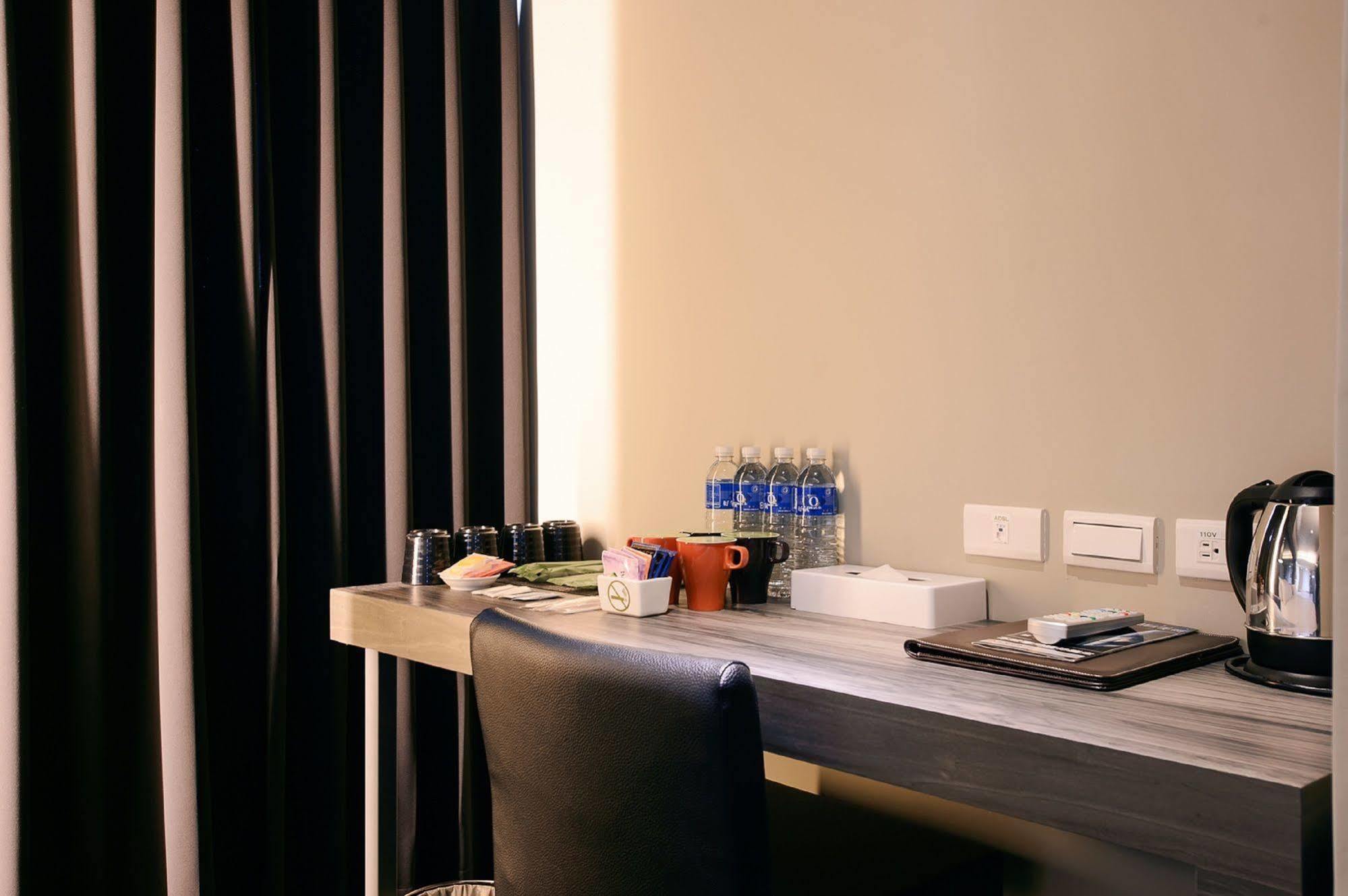 Kiwi Express Hotel - Jiuru Rd Kaohsziung Kültér fotó