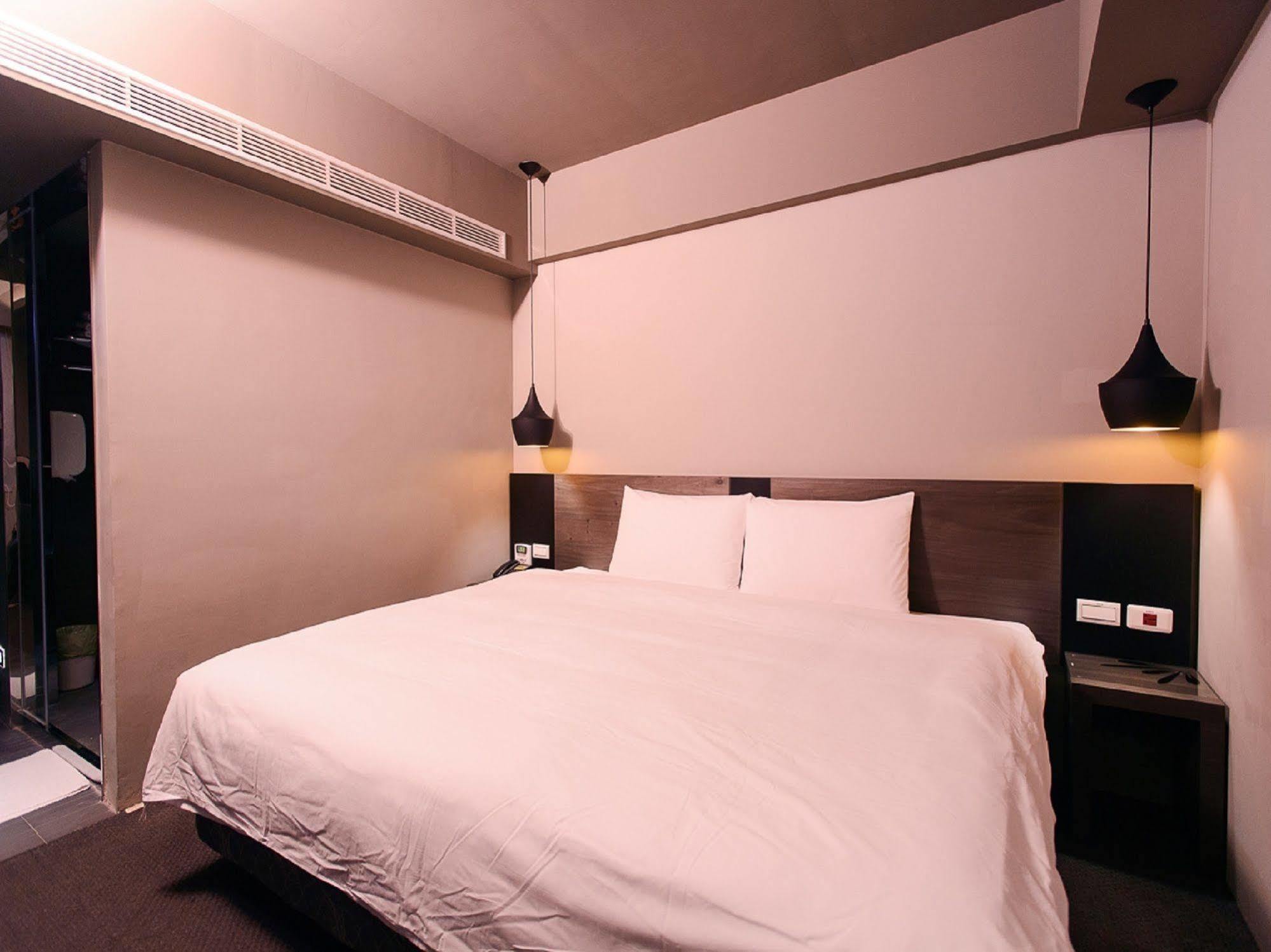 Kiwi Express Hotel - Jiuru Rd Kaohsziung Kültér fotó