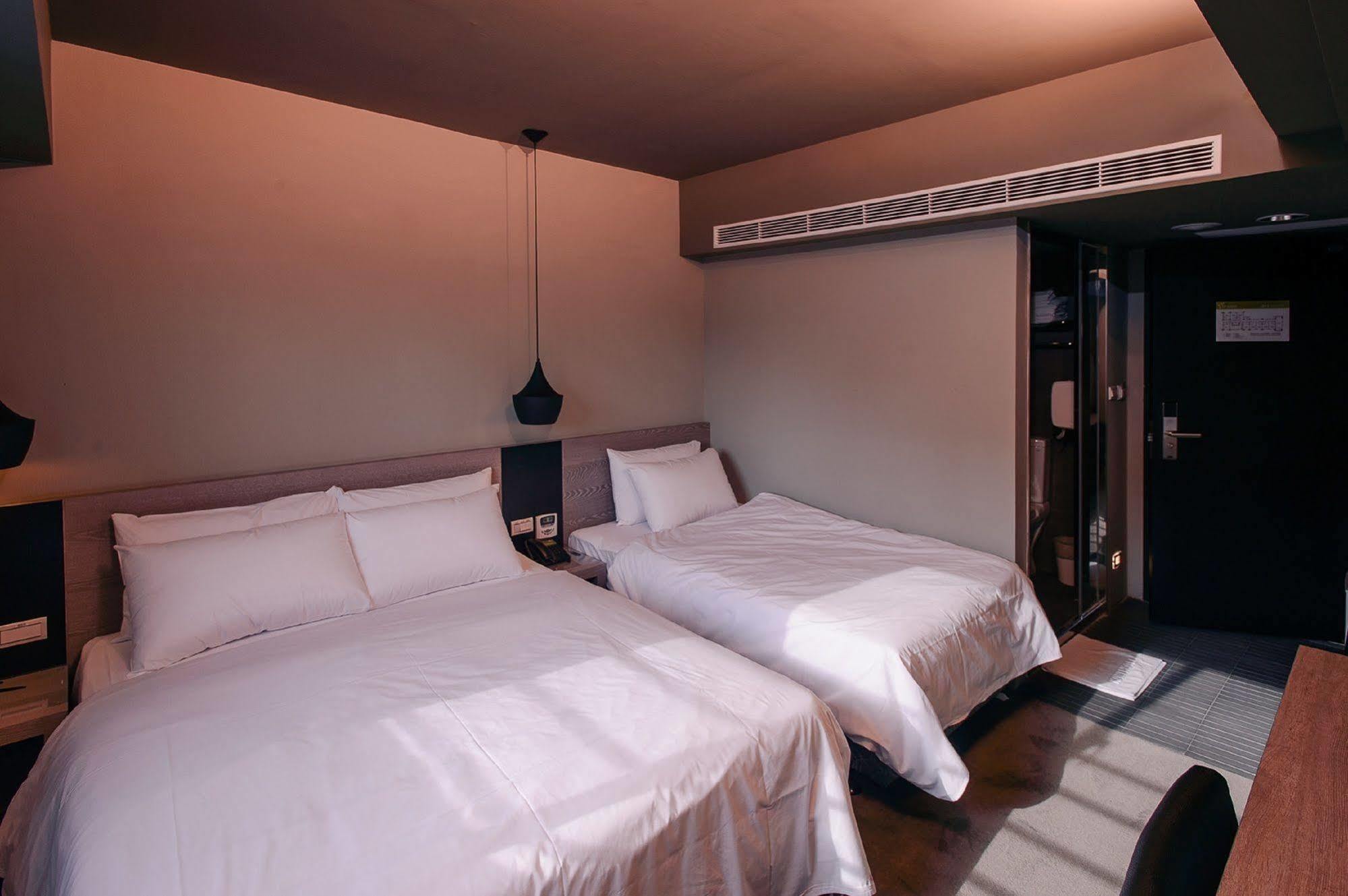 Kiwi Express Hotel - Jiuru Rd Kaohsziung Kültér fotó