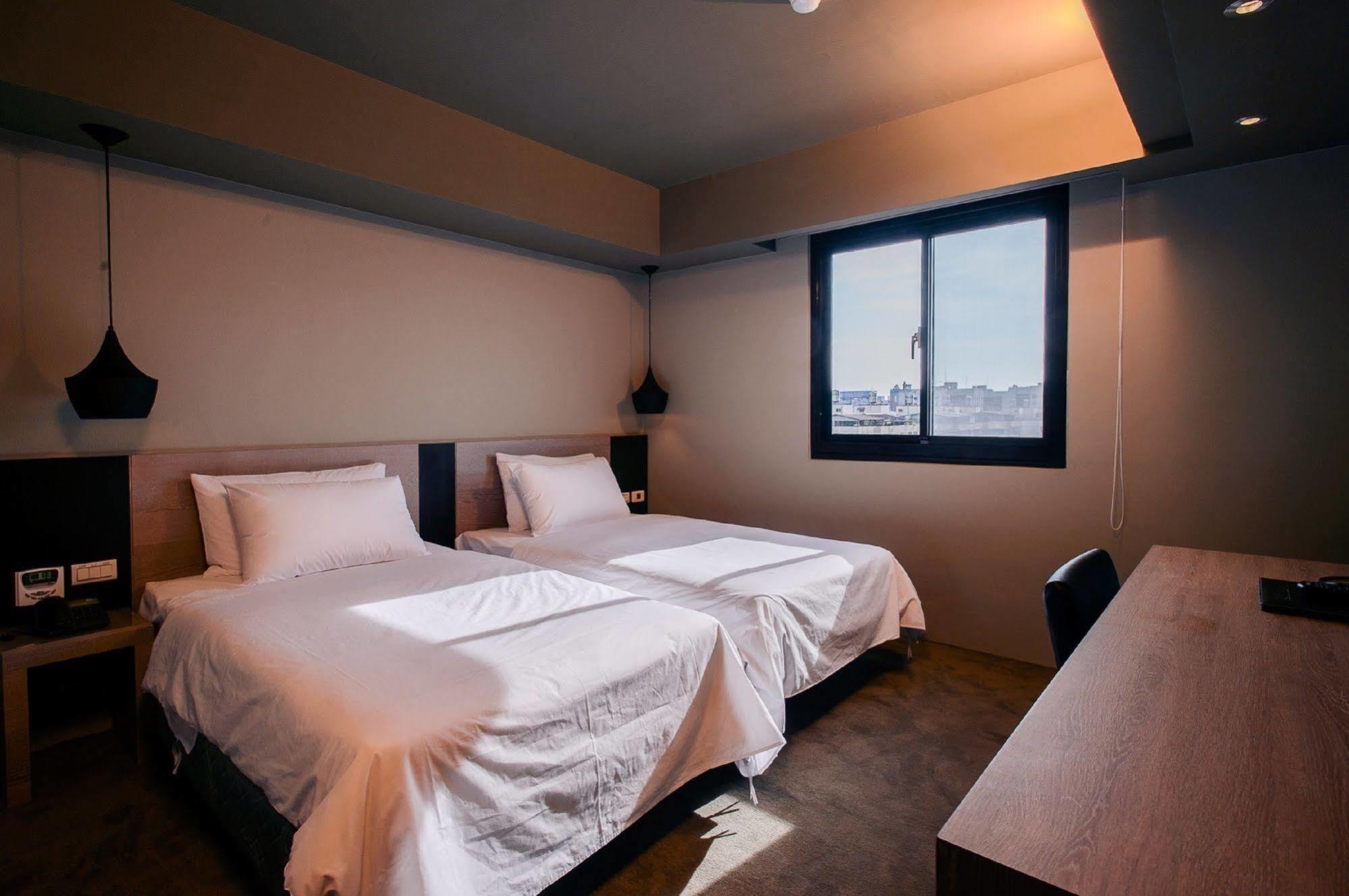 Kiwi Express Hotel - Jiuru Rd Kaohsziung Kültér fotó