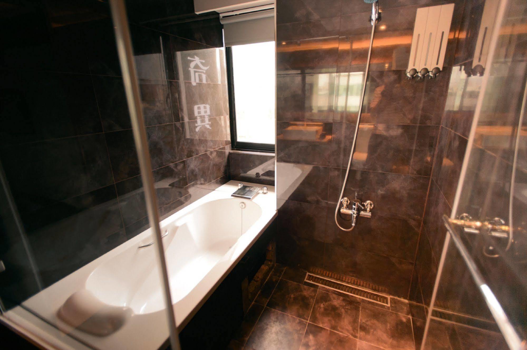 Kiwi Express Hotel - Jiuru Rd Kaohsziung Kültér fotó