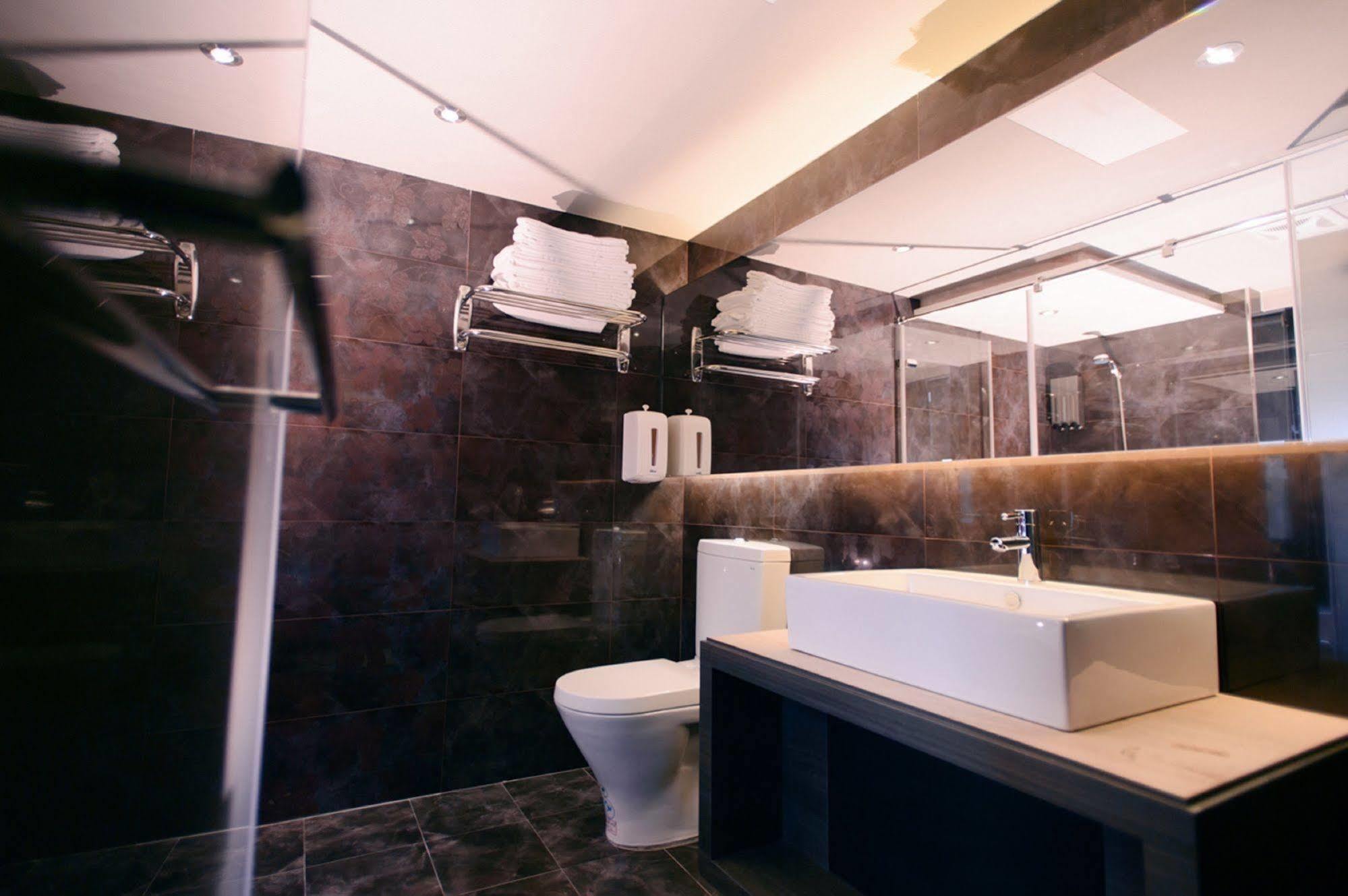 Kiwi Express Hotel - Jiuru Rd Kaohsziung Kültér fotó