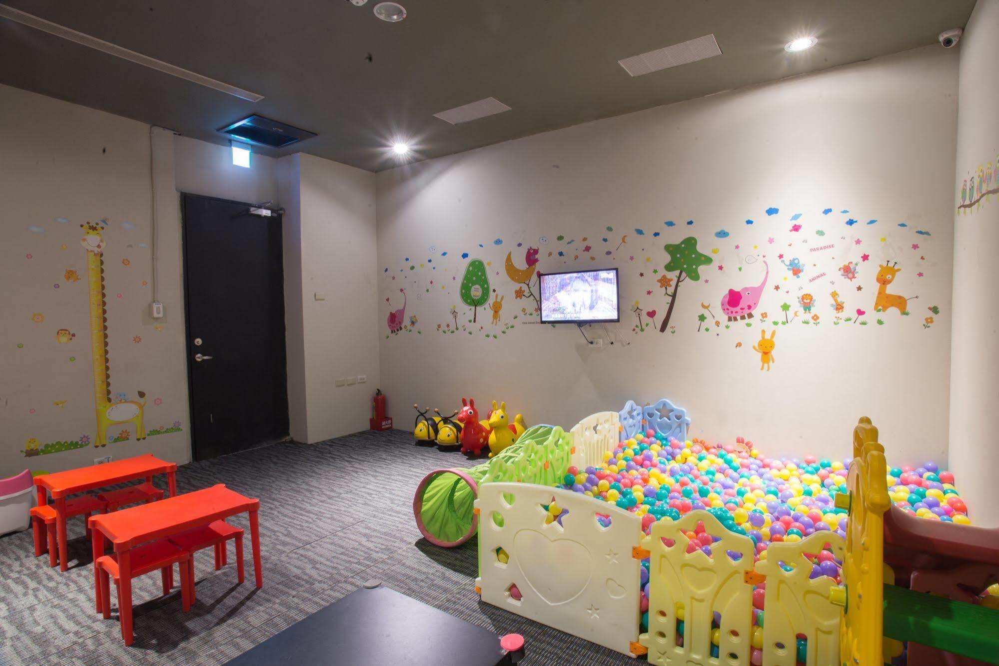 Kiwi Express Hotel - Jiuru Rd Kaohsziung Kültér fotó