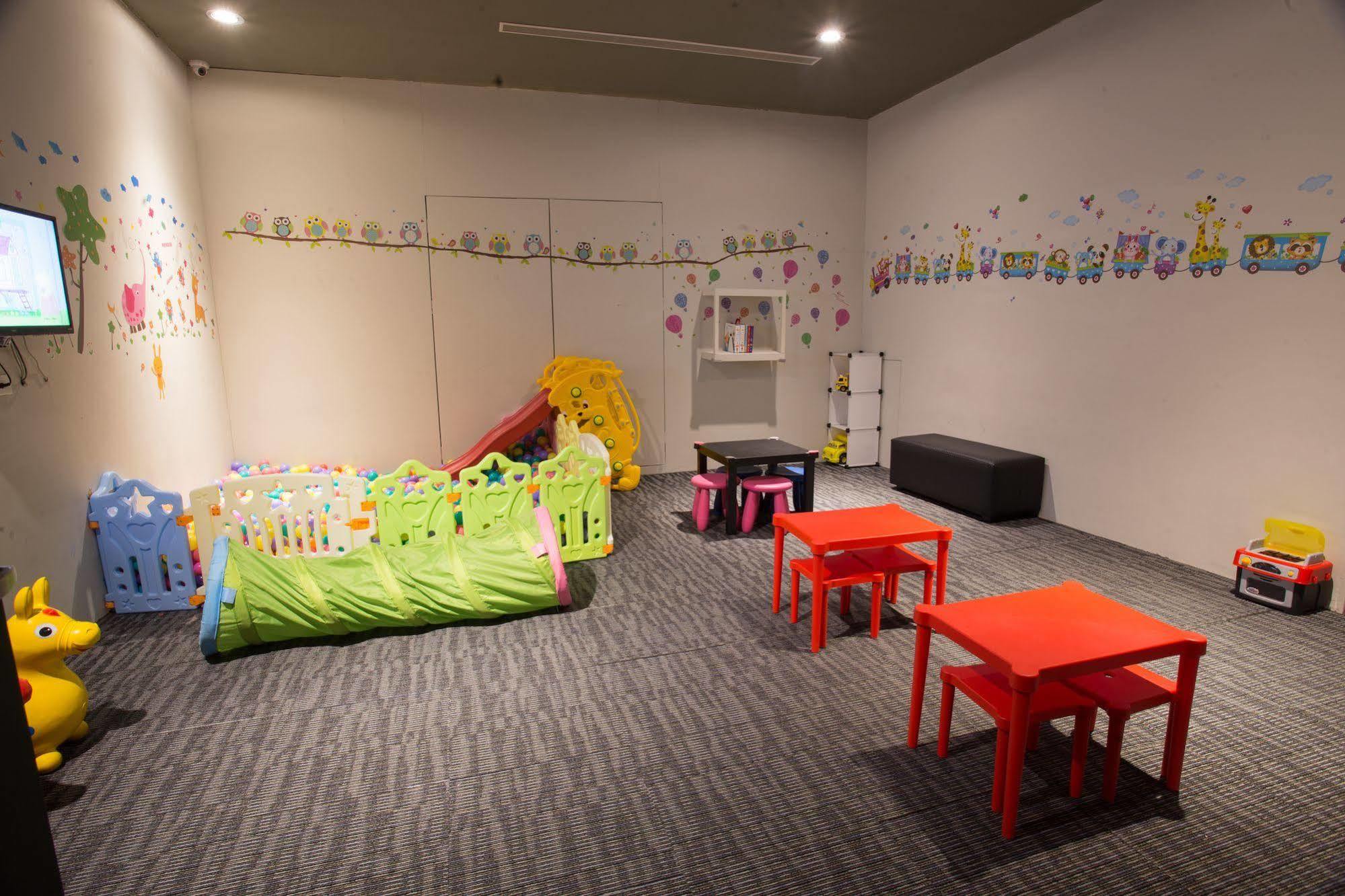 Kiwi Express Hotel - Jiuru Rd Kaohsziung Kültér fotó