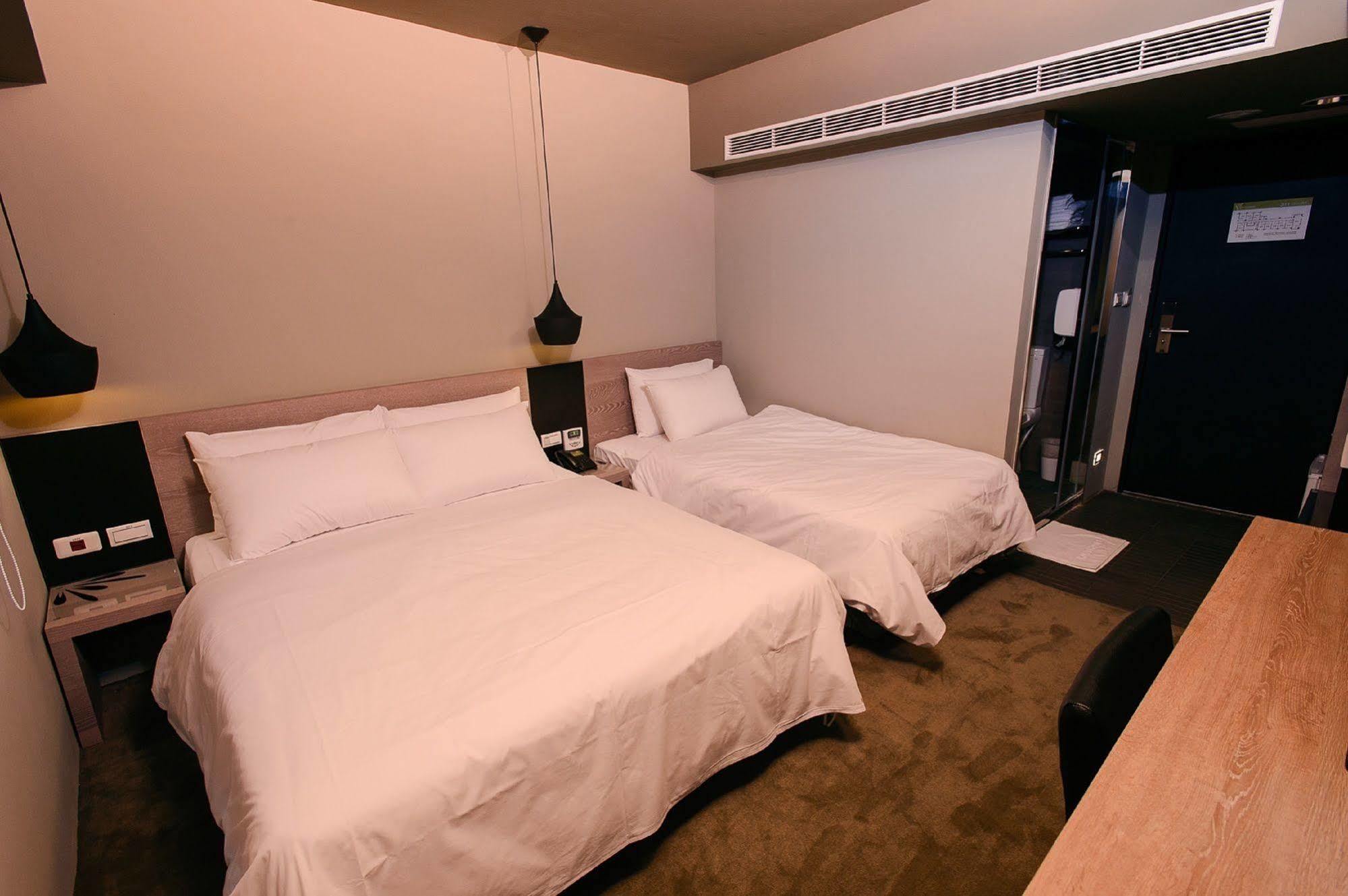 Kiwi Express Hotel - Jiuru Rd Kaohsziung Kültér fotó