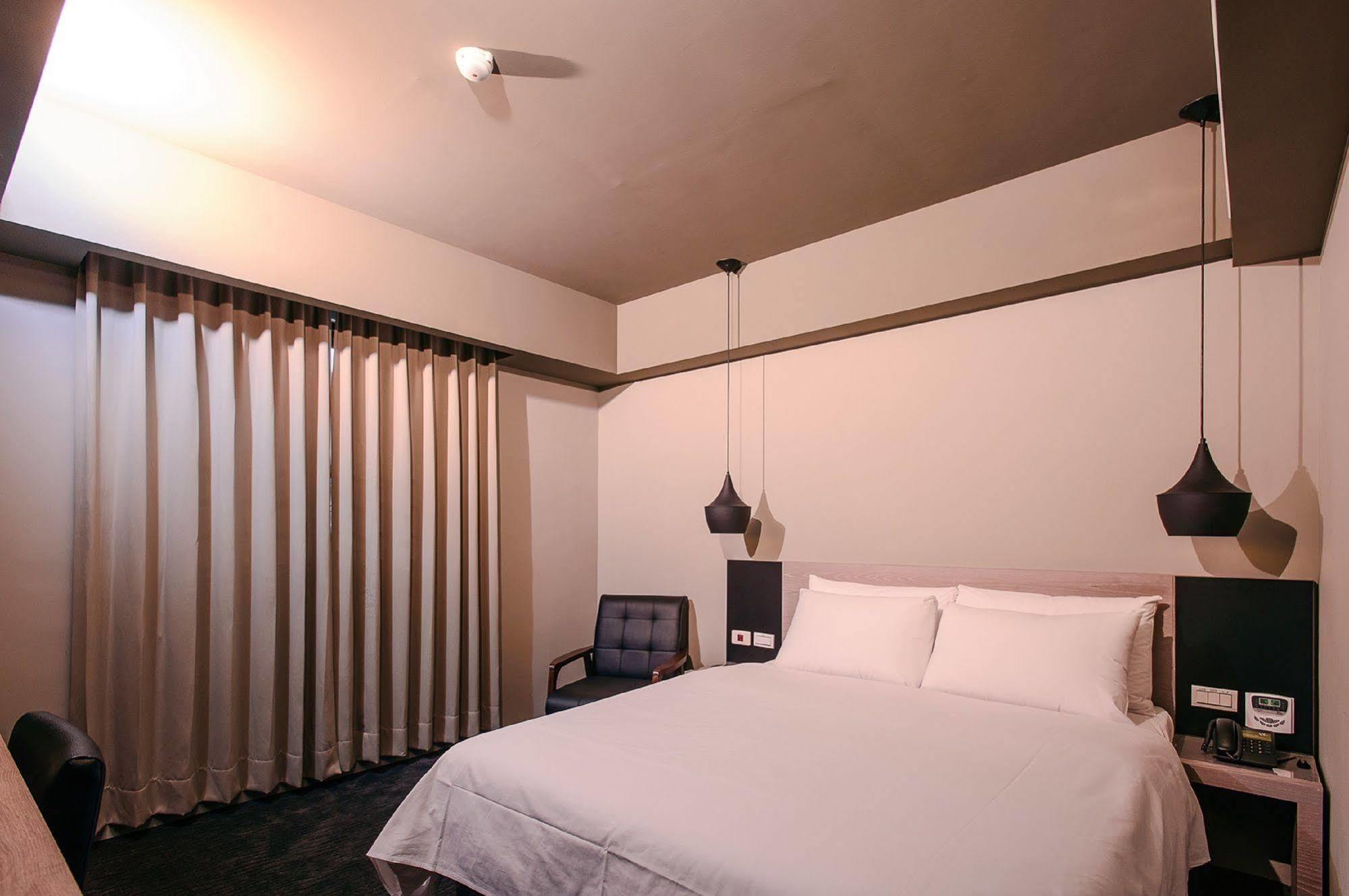 Kiwi Express Hotel - Jiuru Rd Kaohsziung Kültér fotó