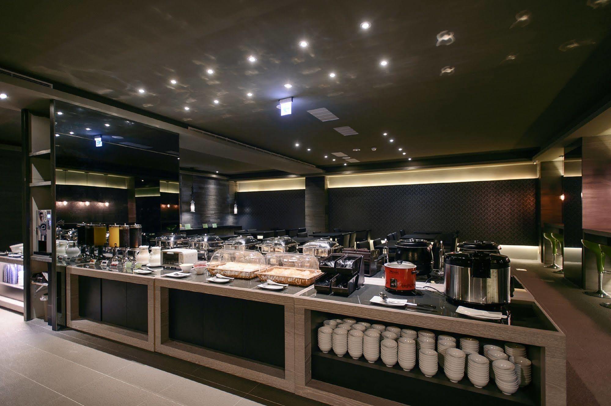 Kiwi Express Hotel - Jiuru Rd Kaohsziung Kültér fotó