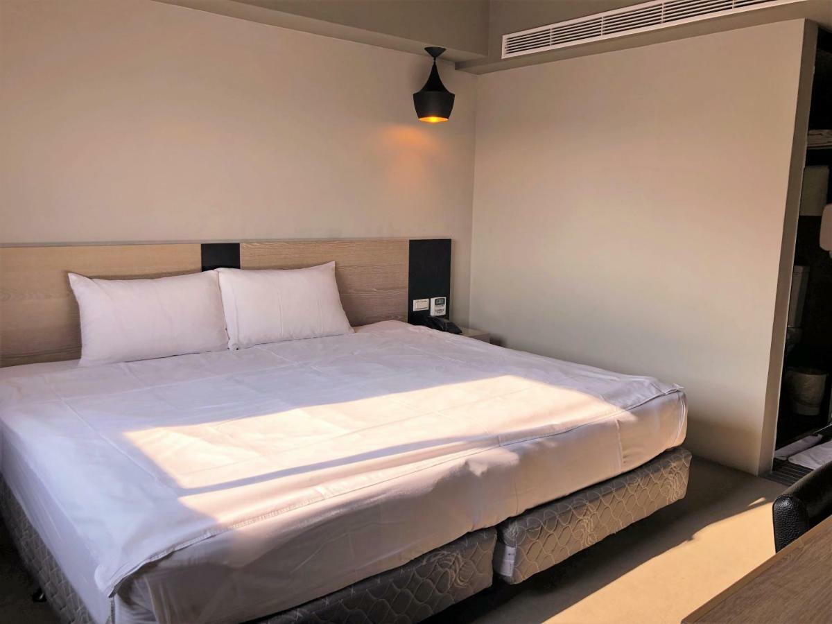 Kiwi Express Hotel - Jiuru Rd Kaohsziung Kültér fotó